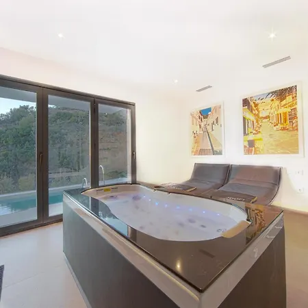 Villa Amazing With Terrace Marbella